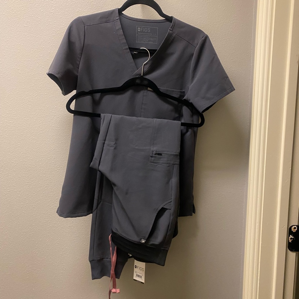 FIGS Scrub Set